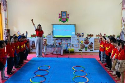 Lớp D5 Làm quen chữ cái U Ư