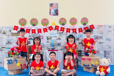 Các bé lớp MGN B4 chào mừng ngày 30/4 – 1/5