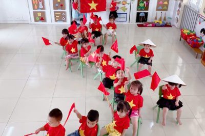 Lớp C2: Chào mừng Ngày Giải phóng miền Nam 30/4